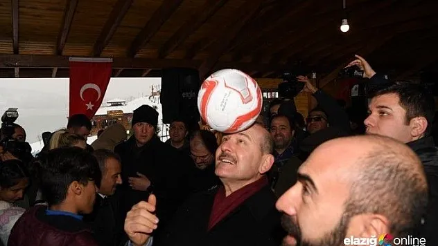 Bakan Soylu, Tunceli'de top oynadı
