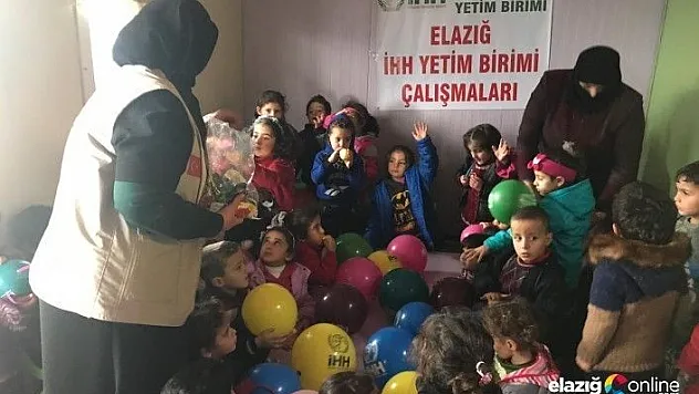 Elazığ'da örülen atkı ve bereler Azez'e ulaştı