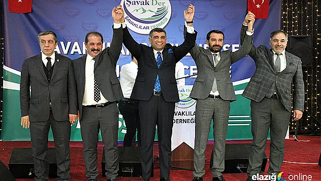 Elazığ'da belediye başkan adayları el ele