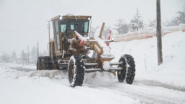 Elazığ'da kar nedeniyle 332 köy yolu ulaşıma kapandı