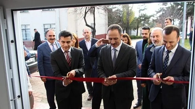 FÜ'ye  &quotBüyük Veri ve Yapay Zeka&quot laboratuvarı açıldı