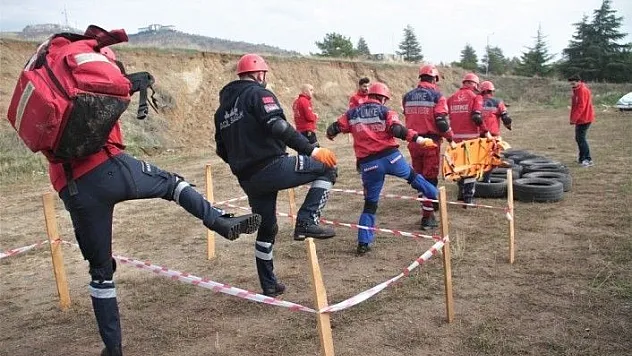 'Gönüllü sağlıkçılardan' komandalar gibi eğitim