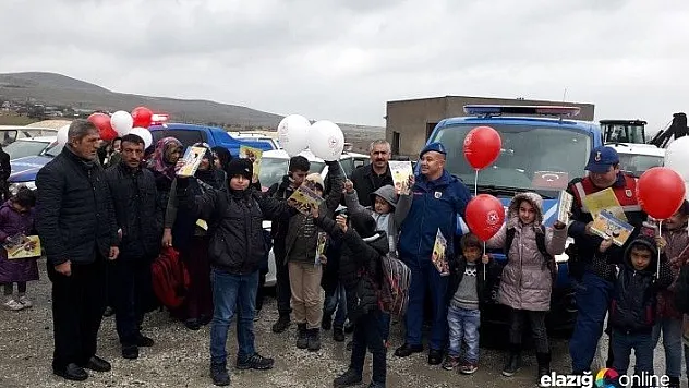 Jandarma ekipleri öğrenci servislerini denetledi