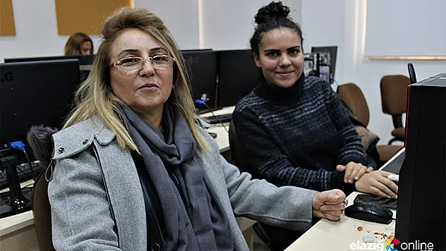 Öğretmendi emekli oldu, gazetecilik hayali için sıralara döndü