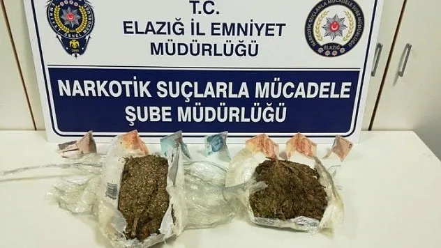 Vücuduna sarılı esrarla yakalandı