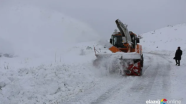 Elazığ'da 212 köy yolu açıldı, 15'inde çalışma sürüyor