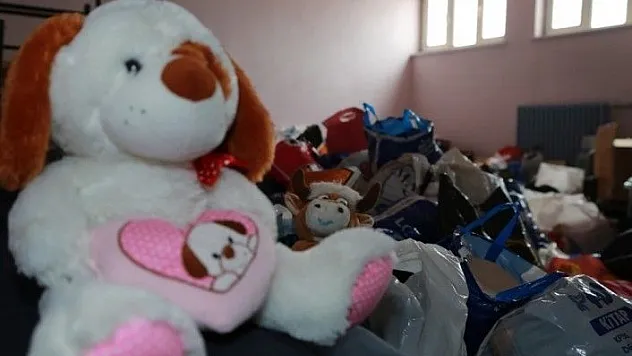 İlkokul öğrencileri oyuncaklarını &quotHayır Çarşısına&quot gönderdi