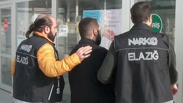 Kafede bin 863 adet uyuşturucu hap ile yakalandı