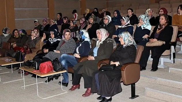 Elazığ'da kadınlara yönelik &quotSağlıklı Yaşam&quot semineri verildi