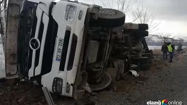 Elazığ'da tanker devrildi!