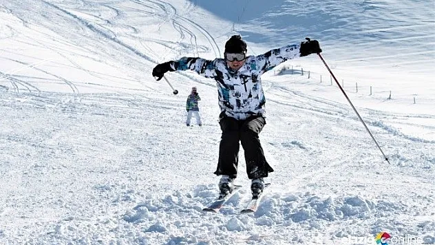 Göl manzaralı Hazarbaba'da hafta sonu yoğunluğu