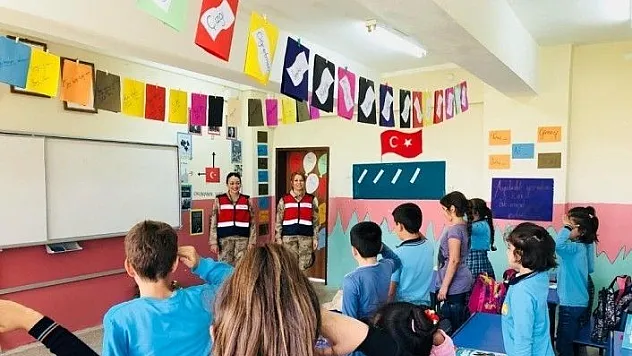 Jandarmadan öğrencilere seminer