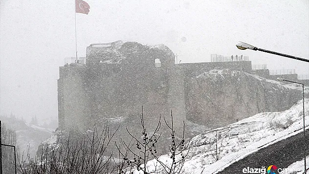Bahar havası Elazığ'da yerini kara bıraktı