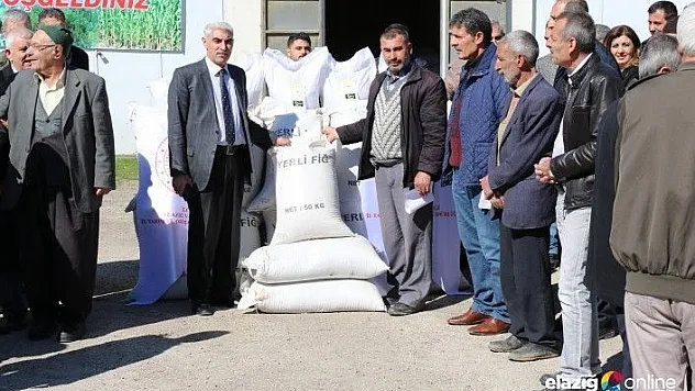 Elazığ'da çiftçilere, tohum dağımı yapıldı