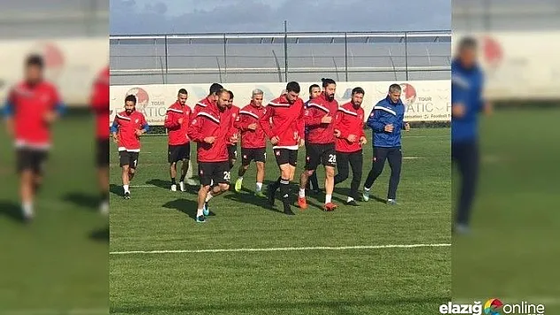 Elazığspor'un Antalya kampı başladı