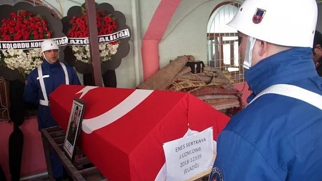 Kazada hayatını kaybeden uzman onbaşı son yolculuğuna uğurladı