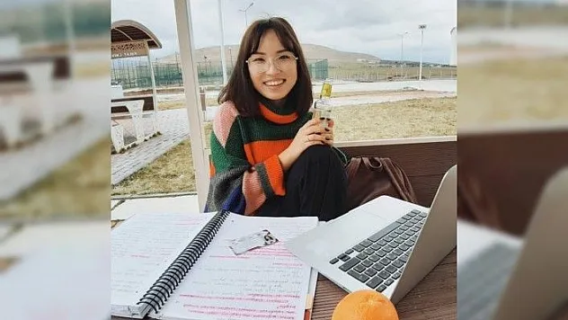 Kazakistan uyruklu genç sunucu evinde ölü bulundu