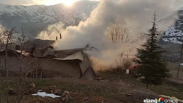 Sivrice'de ev yangını!