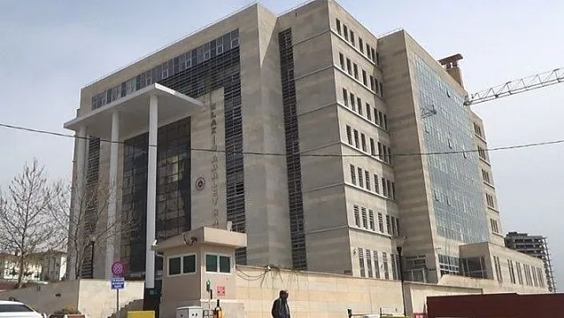 Aracın camına sıkıştırıp ölümüne sebebiyet vermişti, o şüpheli tutuklandı