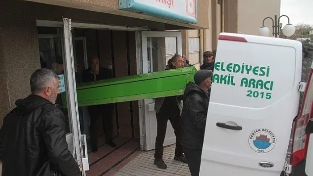 Bıçaklı saldırıda öldürülen annenin cenazesi morgdan alındı