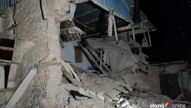 Deprem Doğanbağı köyünde 5 eve hasar verdi