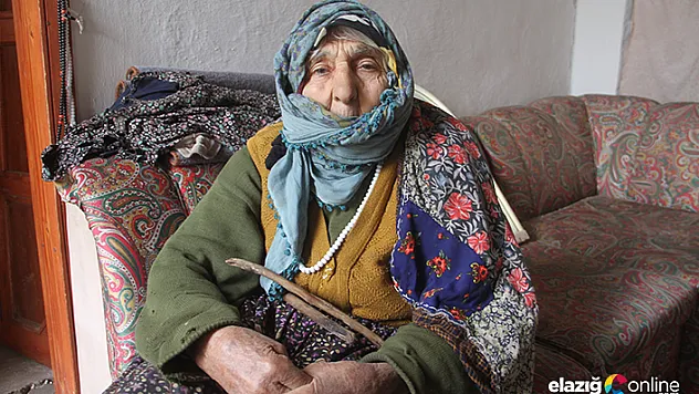 Depreme namazda yakalanan Eco nineyi komşuları çıkardı