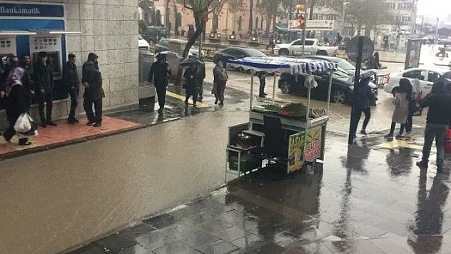 Elazığ'da kuvvetli yağmur etkili oluyor