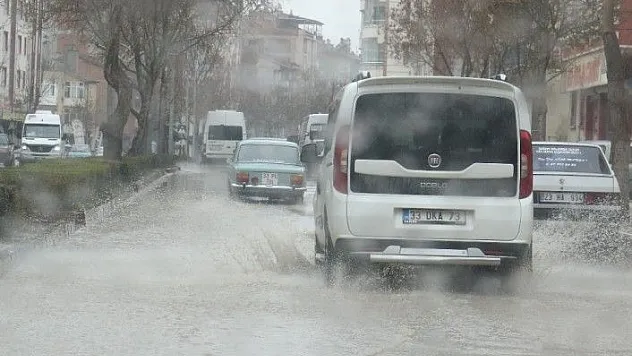 Elazığ'da sağanak etkili oldu