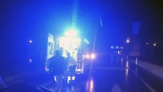 Evlerinde bıçaklı saldırıya uğrayan anne öldü, oğlu yaralandı