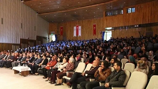 FÜ'de  'Ruhsal Hastalıklarla Geleneksel  ve Modern Tedaviler&quot söyleşisi