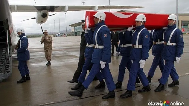 Kaza kurşunuyla şehit düşen uzman onbaşı Elazığ'dan memleketine uğurlandı