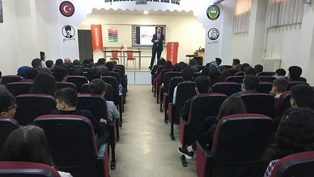 Öğrenciler 'Kariyer Günleri'nde hekimlerle buluştu