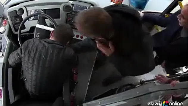 Rahatsızlanan otobüs şoförüne yolcular ilk müdahaleyi yaptı