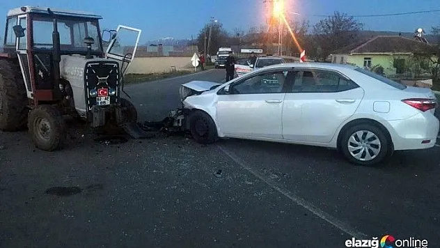 Traktör ile otomobil çarpıştı: 5 yaralı