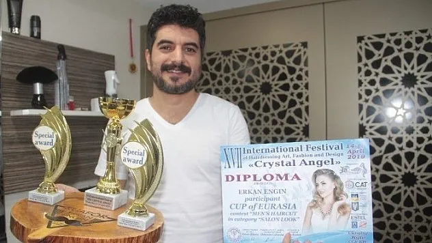 Ukrayna'da, Türk kuaförleri 3 kategorinin en iyisi seçildi