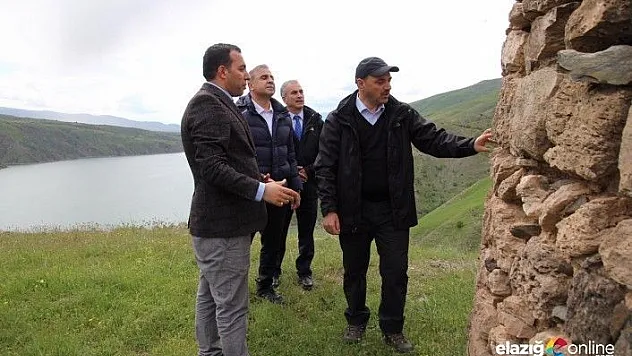 Vali Kaldırım, dikkatleri çeken tarihi Kümbeti inceledi