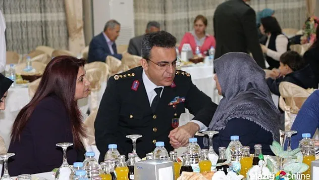 Albay Çarıkçıoğlu, Anneleri Unutmadı!