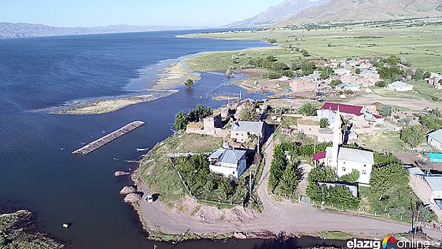 Baraj havzası doldu, istimlak alanındaki ağıl ve tarlalar suya gömüldü