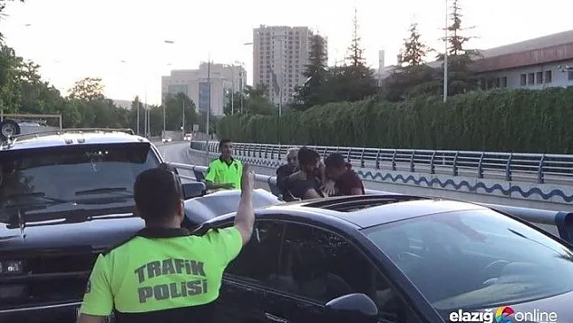 Cip ile otomobil çarpıştı, sürücüler kavga etti