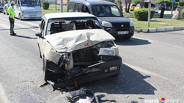 Elazığ'da trafik kazası:3 yaralı