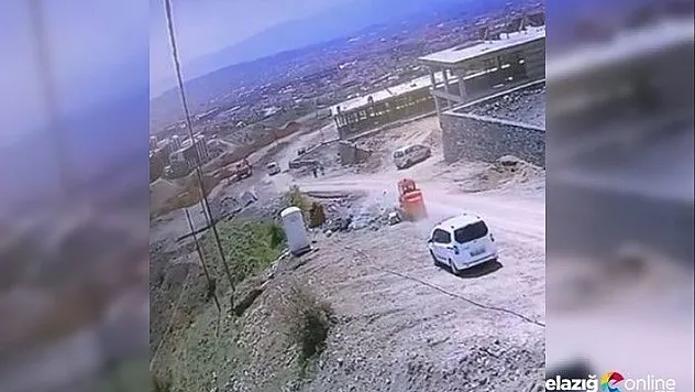 İş makinesi takla atarak şarampole yuvarlandı