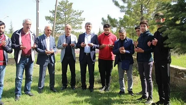 Milli Atlet Aytar kabri başında anıldı