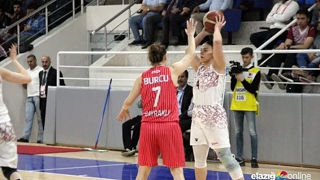 Süper Lig'e çıkan Elazığ'da, Nihan Demirkol 493 sayı kaydetti