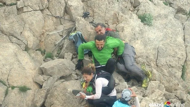 Ayı saldırısına uğrayan yaralı dağcı helikopterle böyle kurtarıldı