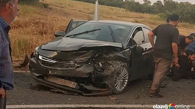Elazığ'da otomobiller çarpıştı: 1 ölü, 9 yaralı