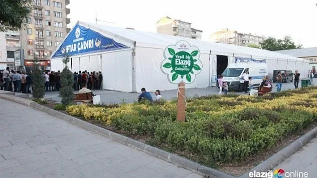 Elazığ'da 75 bin kişi iftar çadırında buluştu