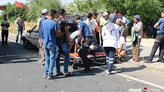 Elazığ'da otomobiller çarpıştı: 2'si çocuk 8 yaralı