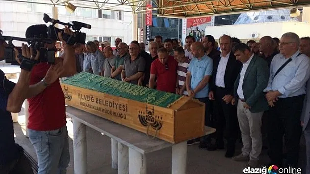 Gazeteci Aydın Meral, son yolculuğuna uğurlandı