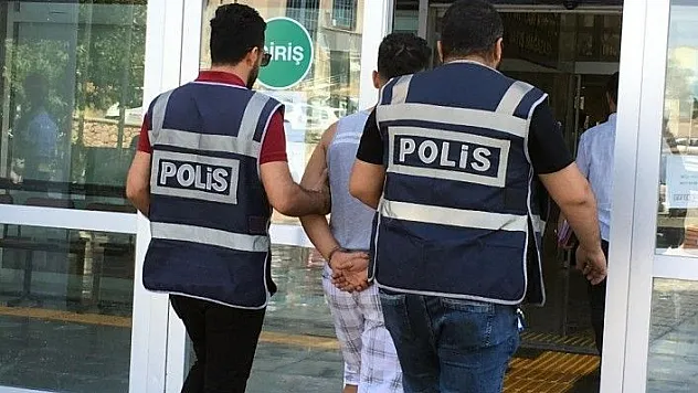 Görevliyi sopayla darp edip, iş yeri soyan şüpheli yakalandı