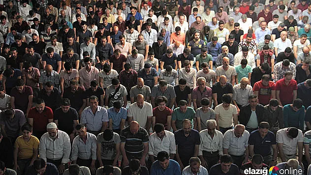 Kadir Gecesi'nde camiler doldu taştı